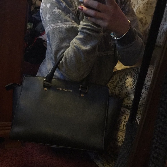 EUC-Authentic MICHAEL Kors Bag - Picture 7 of 8